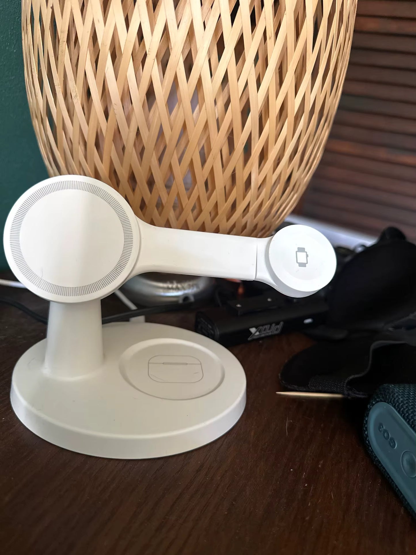 Station de charge Magnétique 3-en-1  IPhone / Apple Watch / Airpods